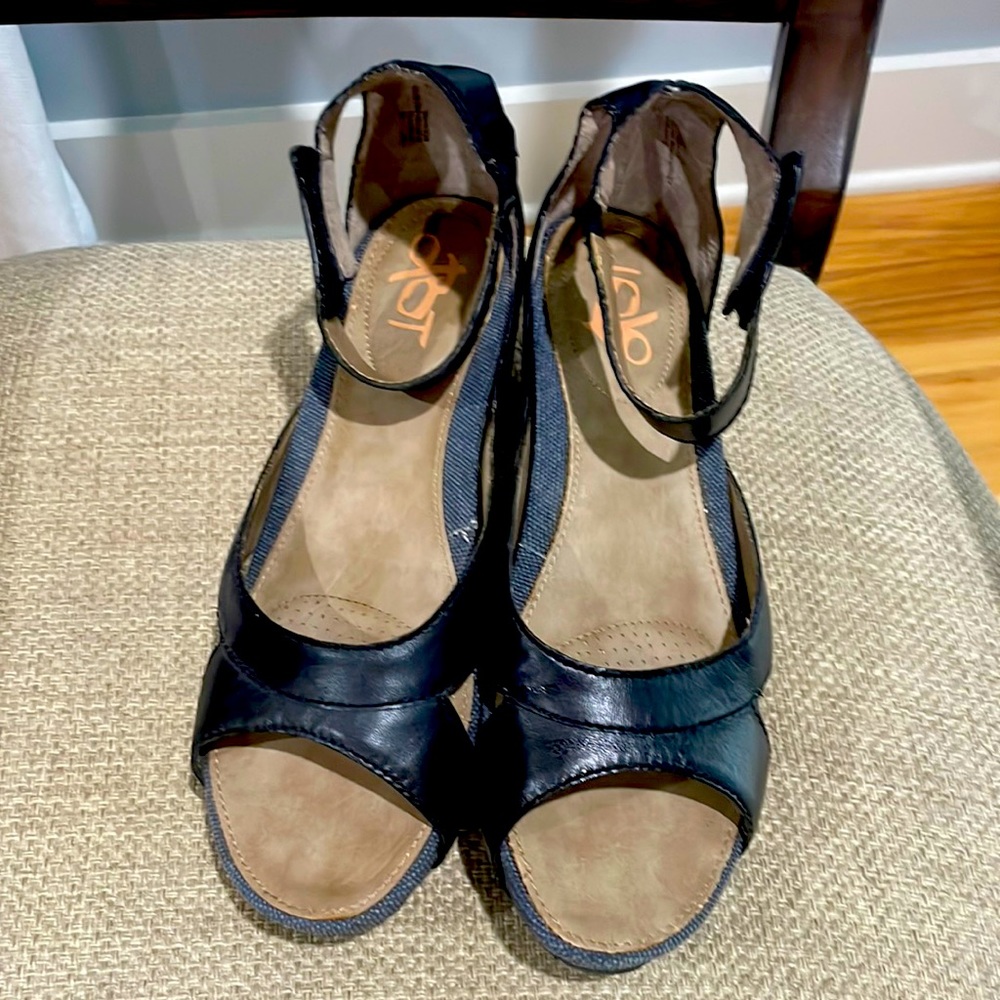 Worn once briefly OTBT sandals.  They run about a half a size too big for me.